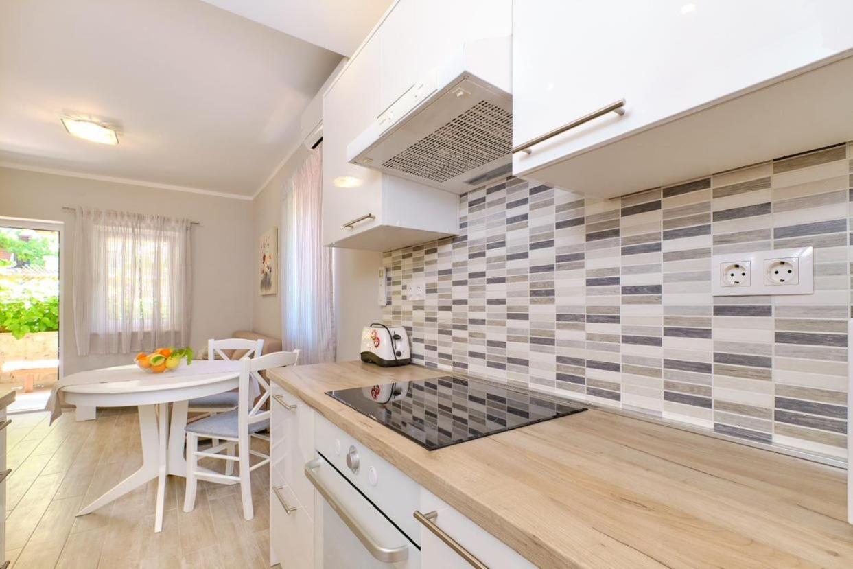 Apartments Enna Mali Lošinj Exterior foto